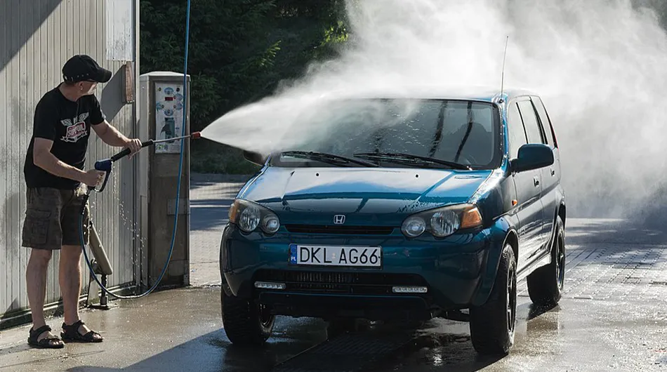 تمیز کردن خودرو