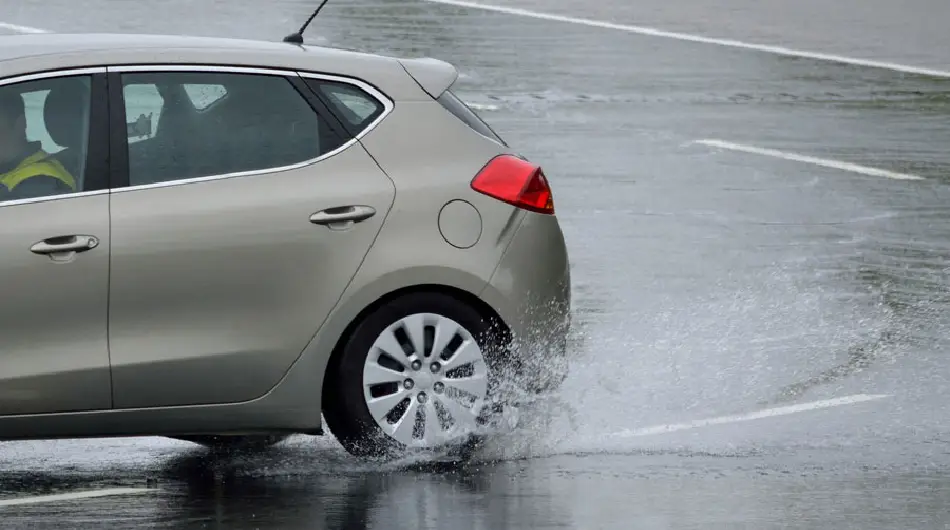 پدیده هیدروپلنینگ